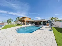 The Dolphin Inn with Views of Tampa Bay & Marina Hotels in Apollo Beach