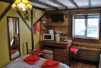 The Byre/Paddock - Sleeping 6 lounge/2 singles /double bed/double bed en suite - Wifi