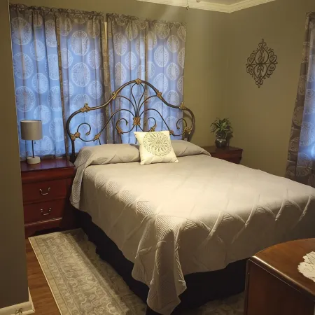 A cozy cottage in Florala, Alabama and just minutes away from Lake Jackson.