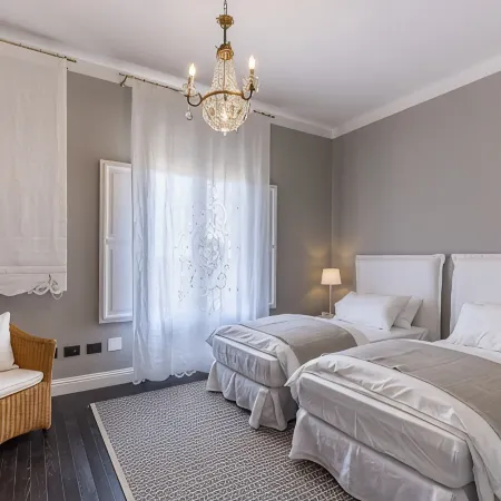 Villa Raphael, luxury property with swimming pool and sea view