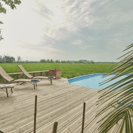 La Maison des Vendangeurs , Gîte with swimming pool and bicycles