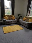 1 Bedroom apartment with a 5 minute walk into the town. Enclosed garden.