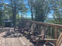 Boulderview Lodge, near JFBB with private mountain views, hot tub, and fireplace
