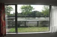 Riverside Townhouse with room for all the family, great location & WIFI - Wifi