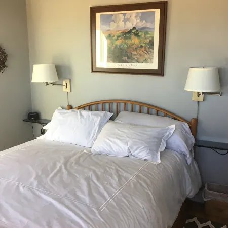 Our Cozy, Quiet, Comfortable Place in the Country - 2 Bedroom 900 sq ft w/View