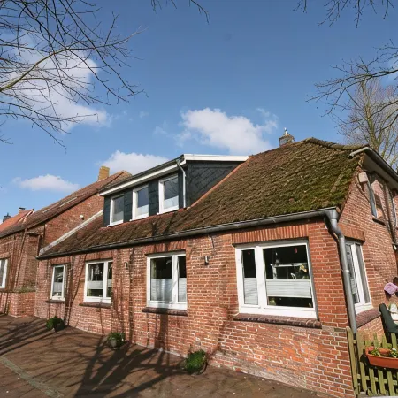Vacation apartment "Kleine Möwe" with large garden in the heart of Pilsum