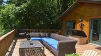 CHESTATEE RIVER CABIN is a prefect pet friendly get away close to Dahlonega