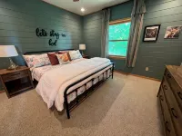 Enjoy the mountain view @ Panoramic Point a modern cabin w/Hot Tub+Wifi+Gameroom - Chalets