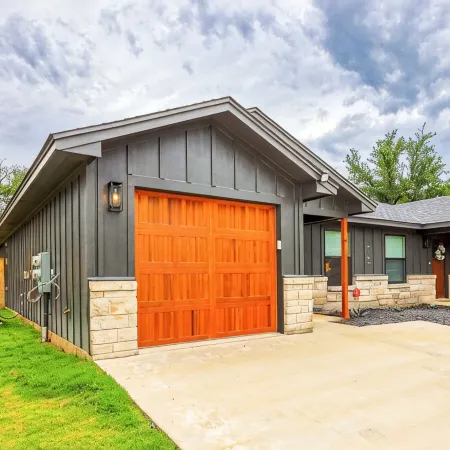 Pet-Friendly • UMHB Walkable • Downtown • Fire Pit • Hot Tub