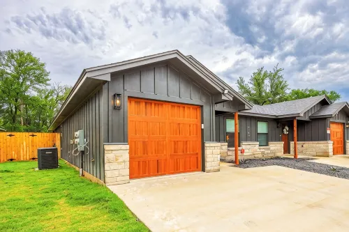 Pet-Friendly • UMHB Walkable • Downtown • Fire Pit • Hot Tub