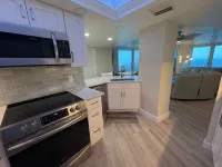 24th Floor OceanView Oasis - Apartments