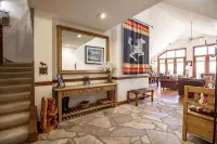 Spacious Bi-Level 3 Bedroom Plus Loft Condo in the Heart of Beaver Creek Village - 4-Star