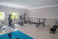 Beachfront 4 Bedroom Luxury Villa with Pool, Chef, Butler - Fitnessstudio