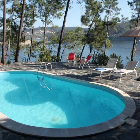 Casa Dos Vidros - Lakefront Charmer Villa Отели в г. Томар