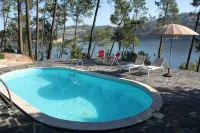 Casa Dos Vidros - Lakefront Charmer Villa