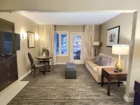 Relax or Explore! Northern Escape Cottage Condo - Country Club! - Homestays