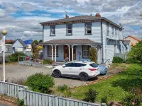 Room for everyone ..comfortablebeds for large groups Hotels in Masterton
