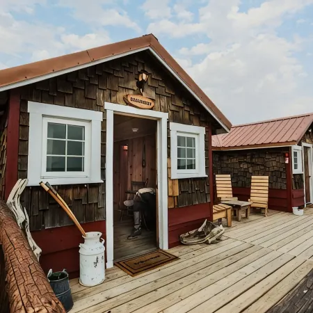 Hemingways cozy rustic cabin 5 min. from Cody