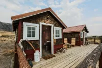 Hemingways cozy rustic cabin 5 min. from Cody