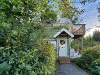 Private Hideaway, Wetland Views! Heather Cottage