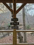 Creekside treehouse. with hot tub.