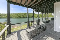 Break Away -  NEW Lakefront Modern Farmhouse 6BR-Outdoor Bar and Kitchen - 3-Star