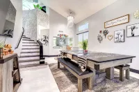 Modern 3Bd2.5BTH Incl. Misters, Pool, Spa, Pool Table, Kayaks, Pedal Boat, Bikes