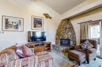 Charming Mountain Cabin Huge Condo Steps to Gondola! Pool, Hot Tub and Views! - 3-نجوم