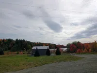 "Twins East" Waterfront property and micro cabin- 10 minutes from Watkins Glen! - Alphydda