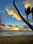 Amazing views from this ground floor, corner unit steps from the beach! - 泳池