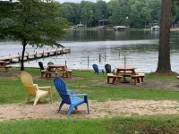 Lake Gaston Offshore Oasis! Cabin on huge property - 3 stjerner