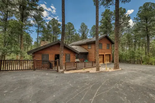 Silver Fox Inn Beautiful 5-bedroom Cabin w/hot tub - Wi-Fi