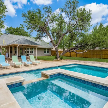 Charming 4BDRM Home / Pool & Hot Tub / Near Wineries!