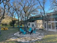 Peaceful, Family and Pet-Friendly Duplex in a Cut-De-Sac with Abundant Wild Life - 3성급