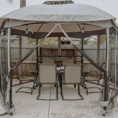 Beautiful 5bd/3ba in Gulf Breeze, Heated Private Pool & Pet Friendly!