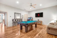 Mountain Views - Hot Tub - Firepit - Gameroom - Near Blue Ridge Parkway & AVL