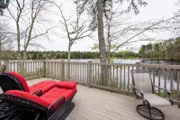 Lake House Waterfront Cabin Stunning views best home for bird watchers serenity