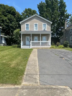Welcome to happy home Oswego 5 bedroom to bathroom house with WiFi and AC