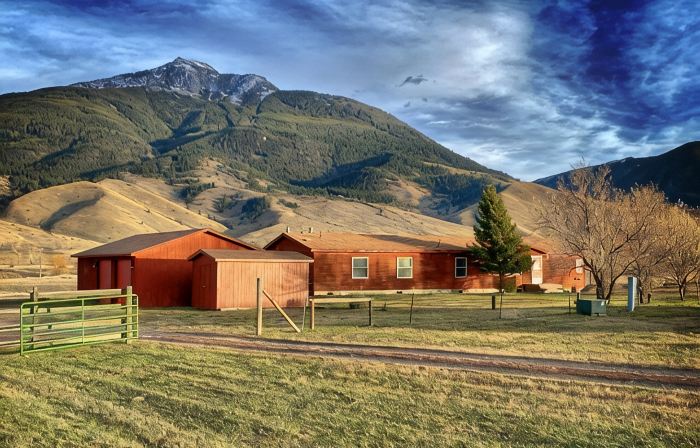 Summer & Winter Paradise, Stunning Mountain Views & Close To Yellowstone Park!