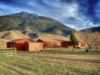 Summer & Winter Paradise, Stunning Mountain Views & Close To Yellowstone Park! Hotels in Pray