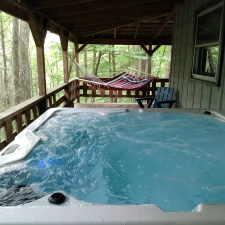 2BR +loft  Cottage in the mountains Va Creeper Trail, HOT TUB, ATV rentals,
