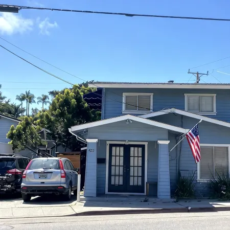 Rare 3 br in Capitola Village with 5pm checkout Jan-Apr+Parking!