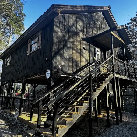 Creek-side getaway, big deck, easy access to the city while being off the grid!