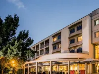 Garden Court Eastgate โรงแรมใกล้มาบอนเองพรีซิงค์