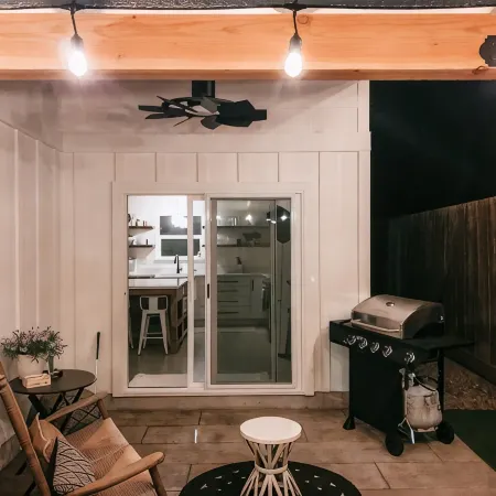 Cottage with gated driveway near downtown & river