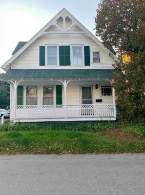3 Bedroom Victorian Cottage in the Heart of Bar Harbor, Daylily - บังกะโล
