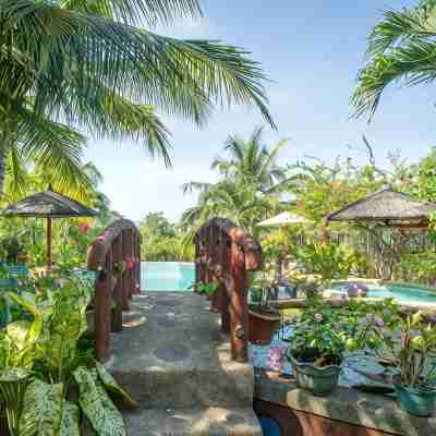 Spacious 5-bedroom Panglao Home with FREE transfers, Infinity Pool, WiFi, & A/C Hotel Exterior