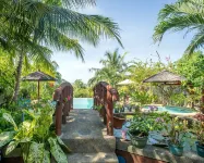 Spacious 5-bedroom Panglao Home with FREE transfers, Infinity Pool, WiFi, & A/C - 2-Star