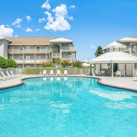 304-D Across from the Beach and dining and entertainment. Elevator