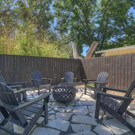 Southern Charm - Near Main with Hot Tub